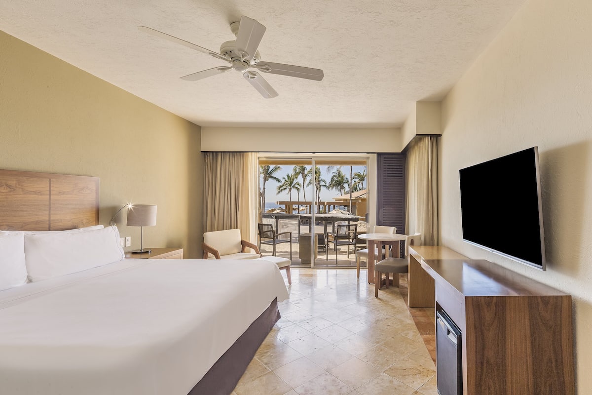 Premium bedding, down duvets, pillow-top beds, minibar