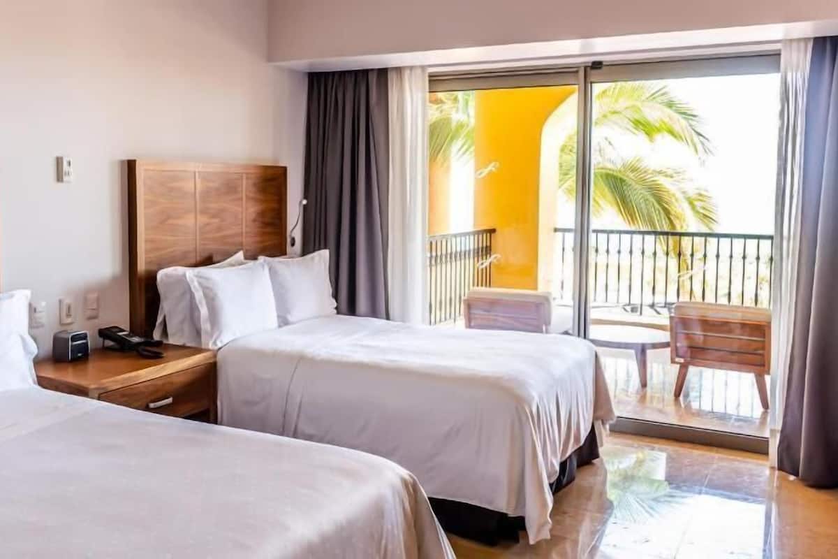 Ropa de cama de alta calidad, edredón, camas con pillow-top y minibar