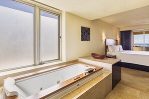 Honeymoon Suite | Deep-soaking bathtub - Grand Fiesta Americana Los Cabos All Inclusive Golf & Spa (Cabo San Lucas)