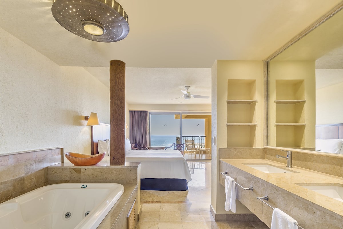 Villa Master Suite Ocean View | Sengetøy av topp kvalitet, dundyner, senger med overmadrass og minibar