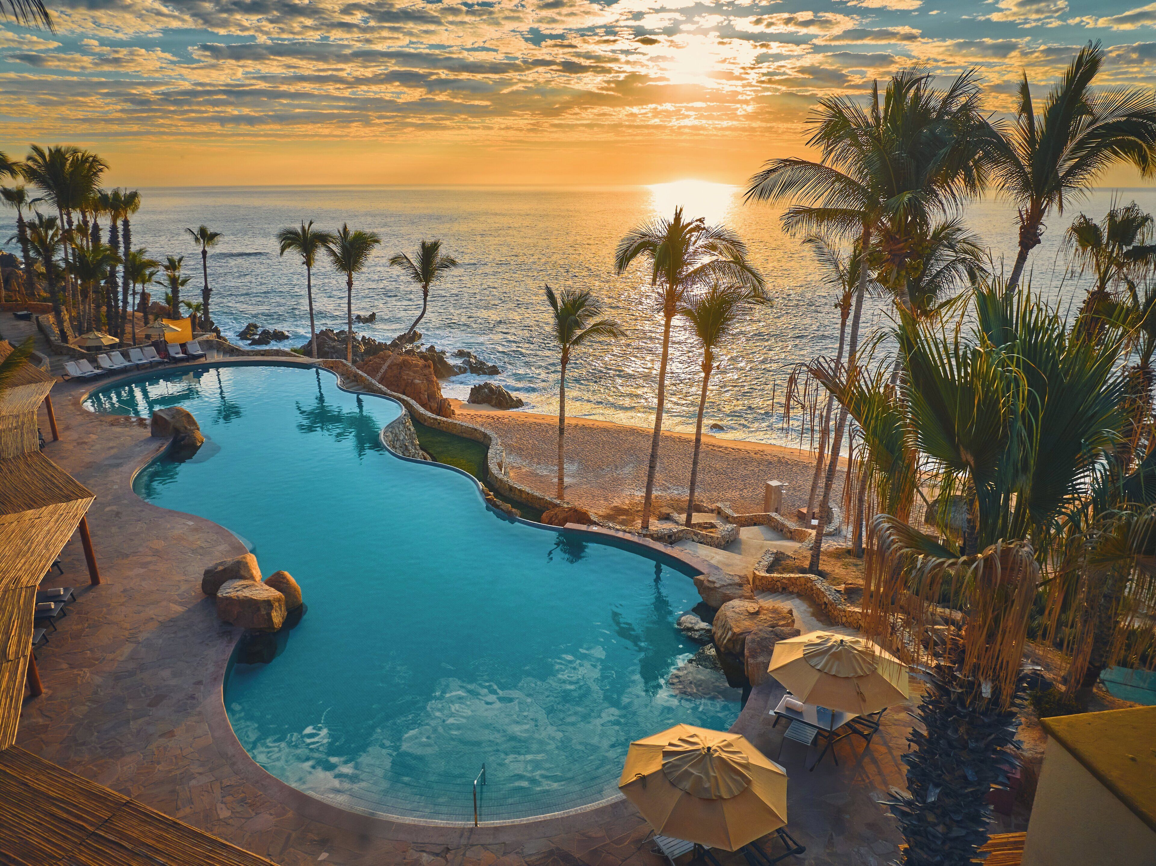 6 albercas al aire libre y camas balinesas (con cargo) 