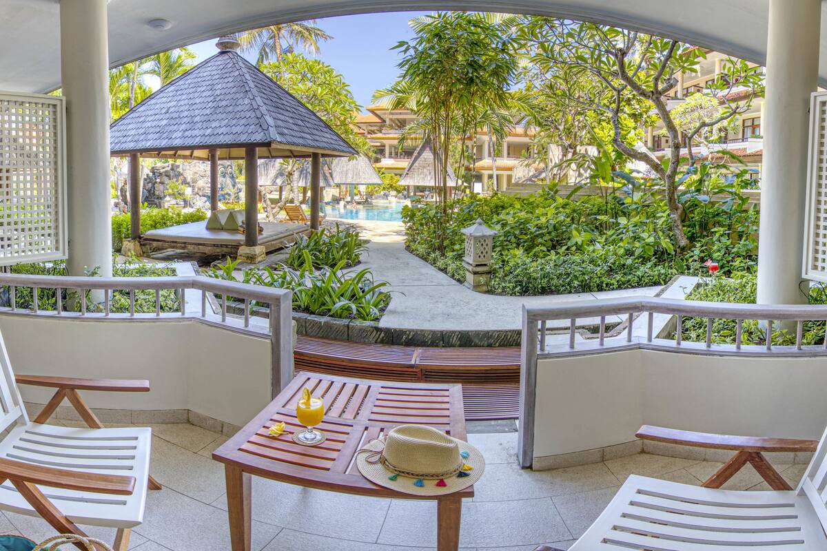 Deluxe Premium Poolside | View from room