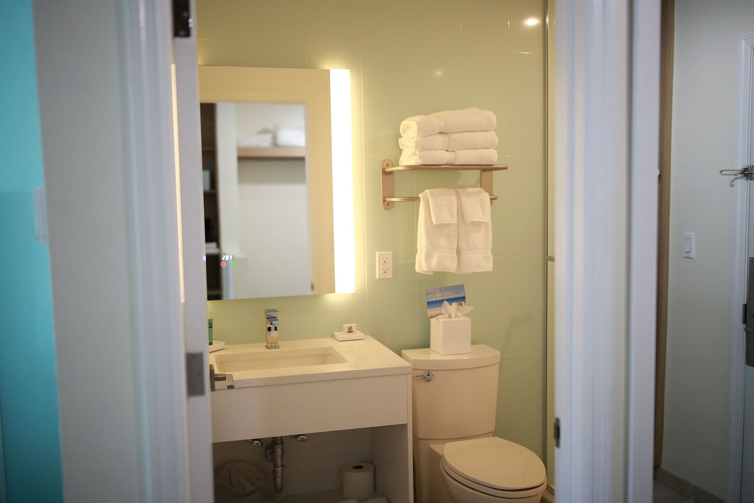 waterside room | bathroom | free toiletries, hair dryer, towels, soap
