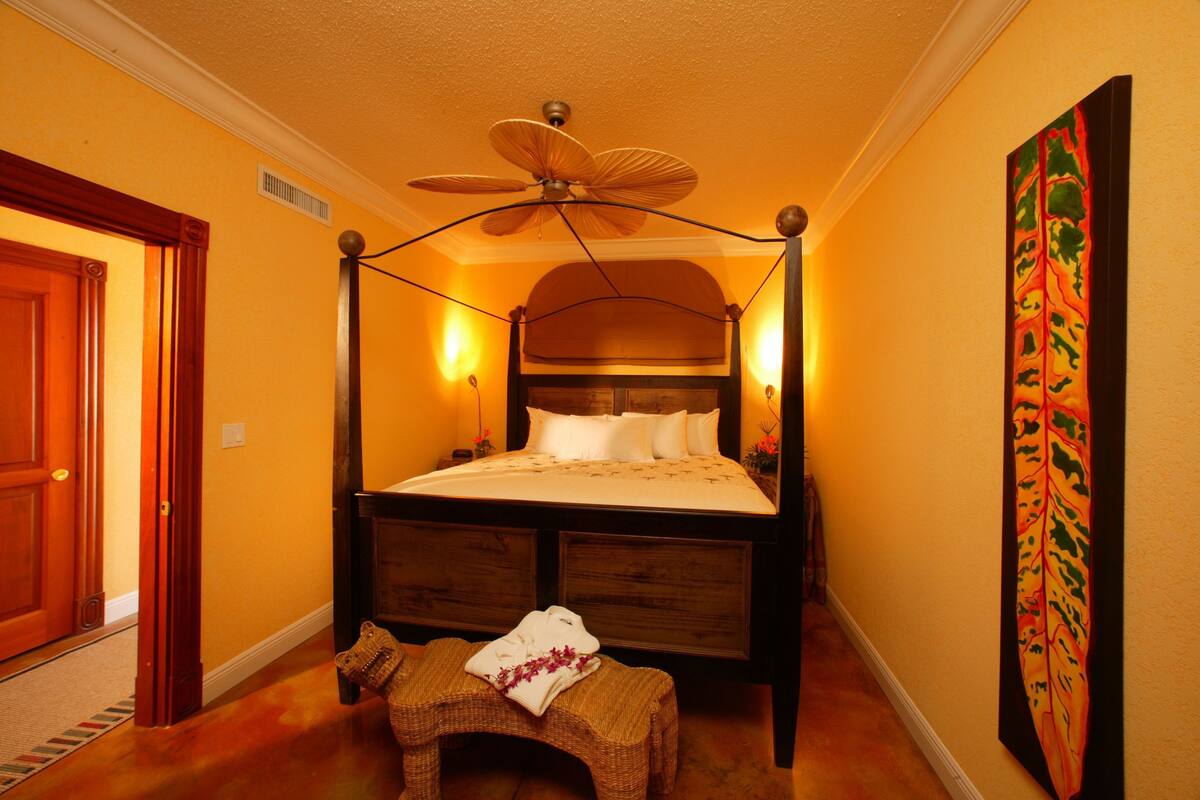 standard stateroom | in-room safe, desk, laptop workspace, blackout curtains