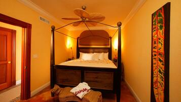 Standard Stateroom | In-room safe, desk, laptop workspace, blackout drapes