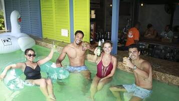 Bar en bord de piscine