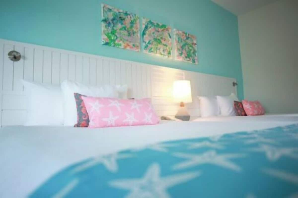 waterside room | bathroom | free toiletries, hair dryer, towels, soap