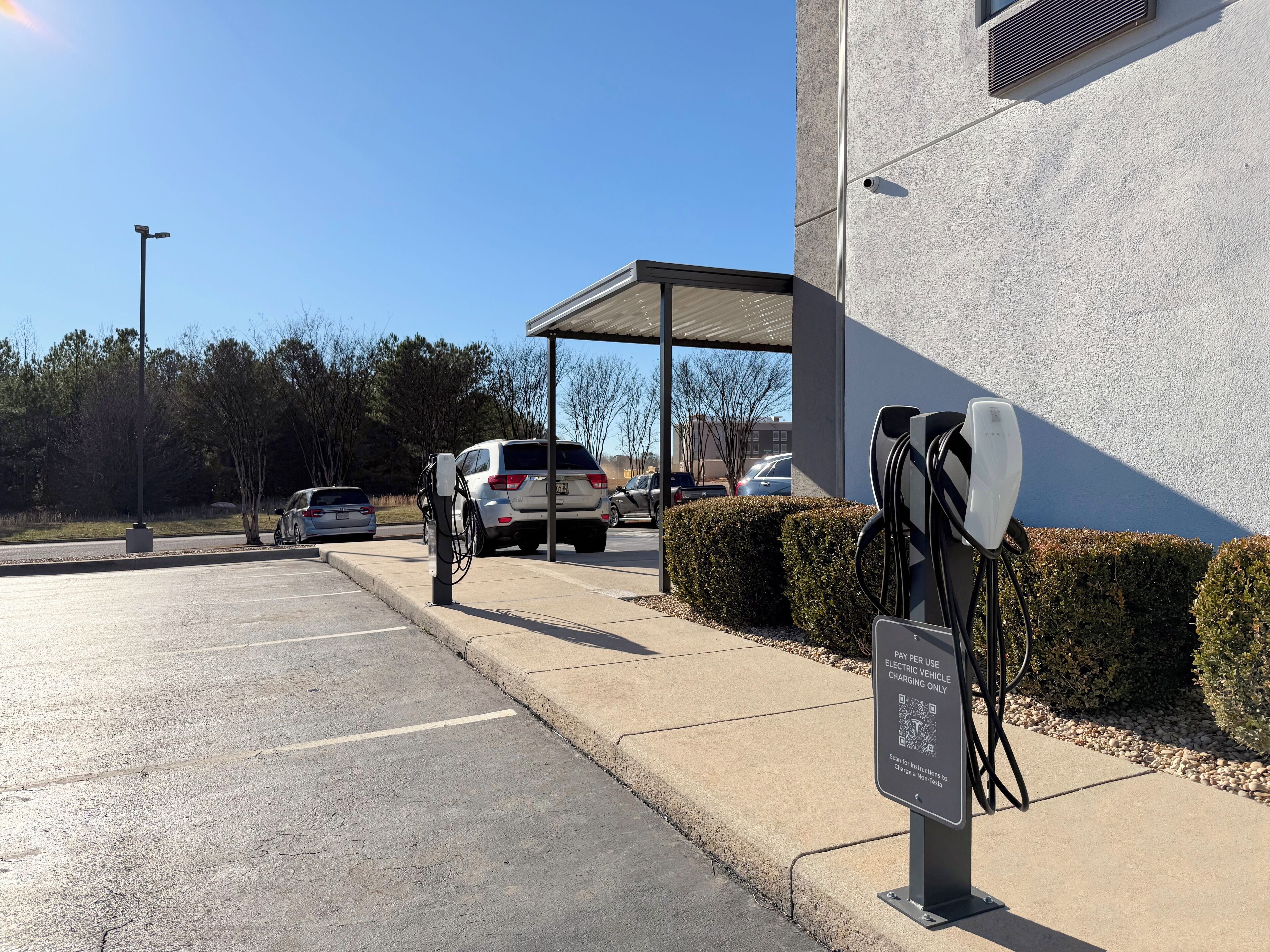 Electric vehicle charging station