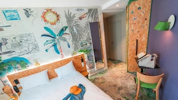 Schreibtisch, Verdunkelungsvorhänge, schallisolierte Zimmer
