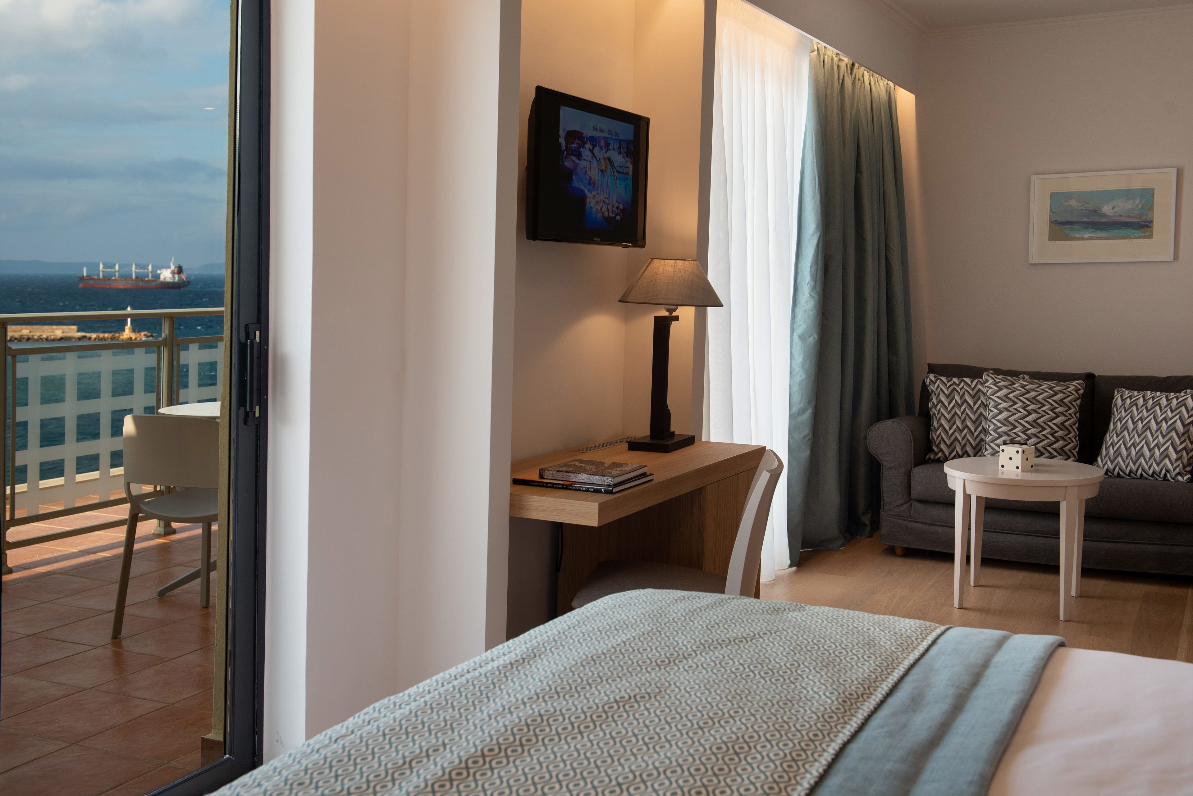 suite | minibar, in-room safe, desk, blackout curtains