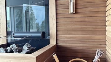 Couples treatment room(s), sauna, hot tub, steam room, body treatments