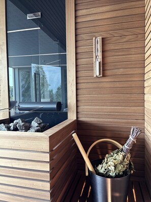 Couples treatment room(s), sauna, hot tub, steam room, body treatments
