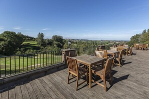 Terrace/patio - Hellidon Lakes Golf & Spa Hotel (Daventry)