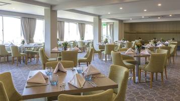 Frokostbuffé hver dag (GBP 20.00 per person)