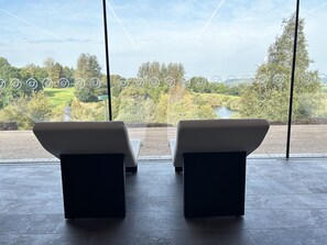 Couples treatment rooms, sauna, hot tub, steam room, body treatments - Hellidon Lakes Golf & Spa Hotel (Daventry)