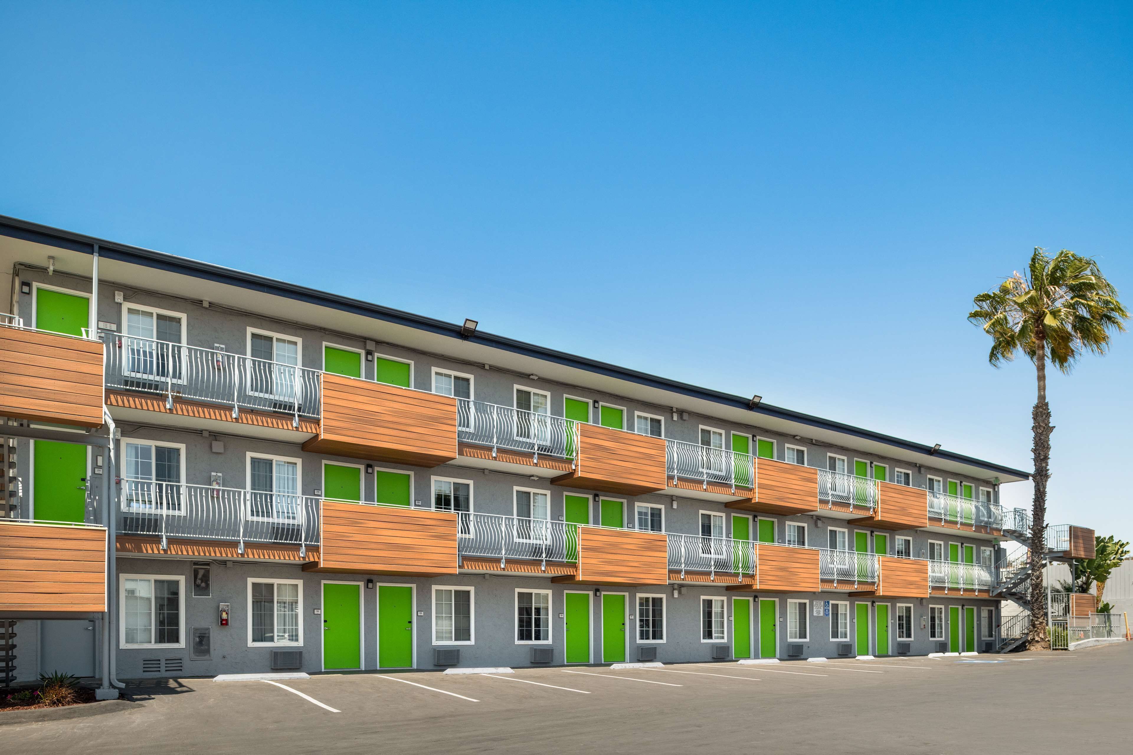 Photo - SureStay Hotel by Best Western San Diego Pacific Beach