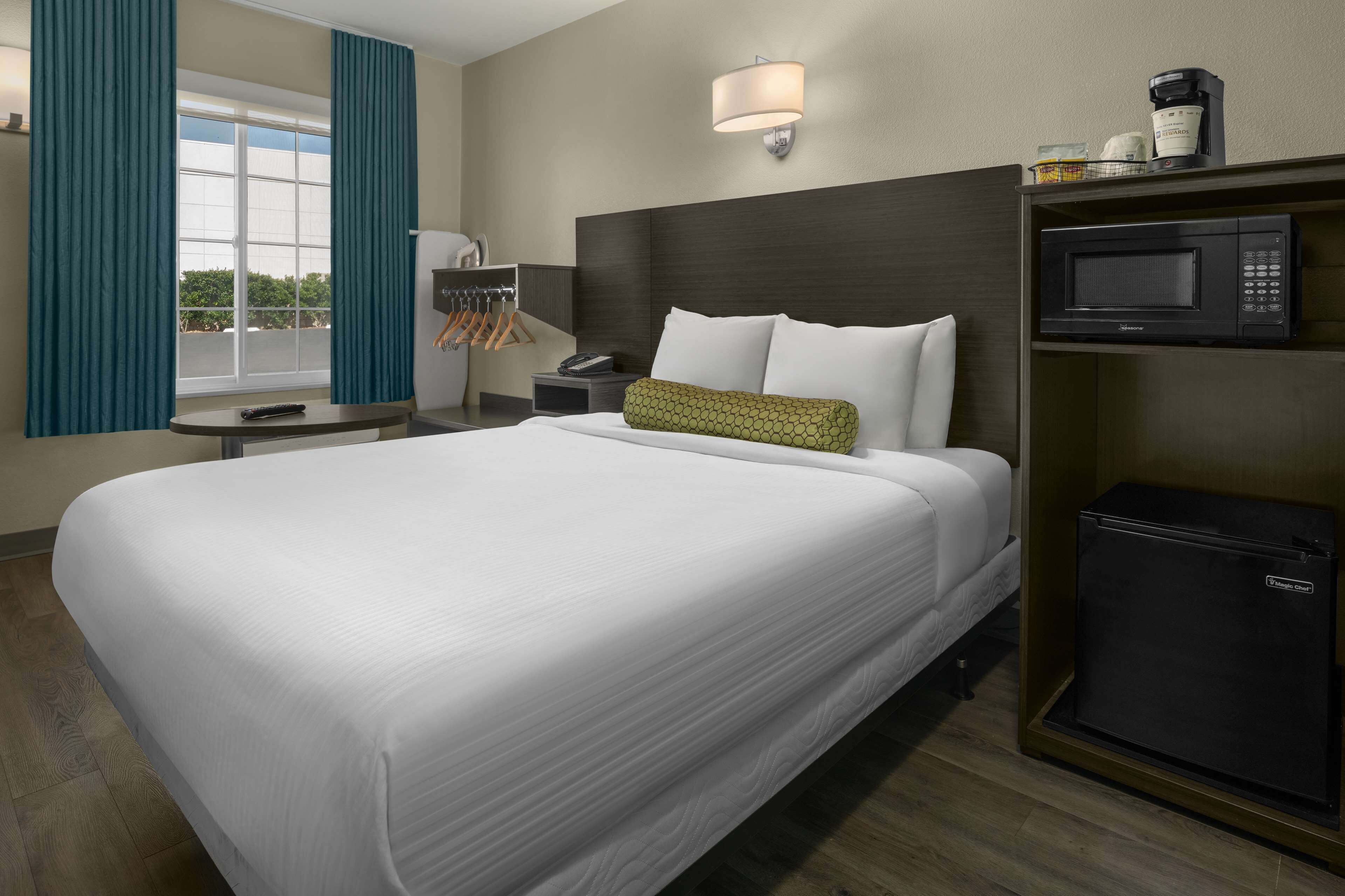 Photo - SureStay Hotel by Best Western San Diego Pacific Beach