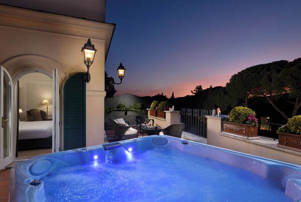 Villa Borghese Suite Terrace | Bañera de hidromasaje privada