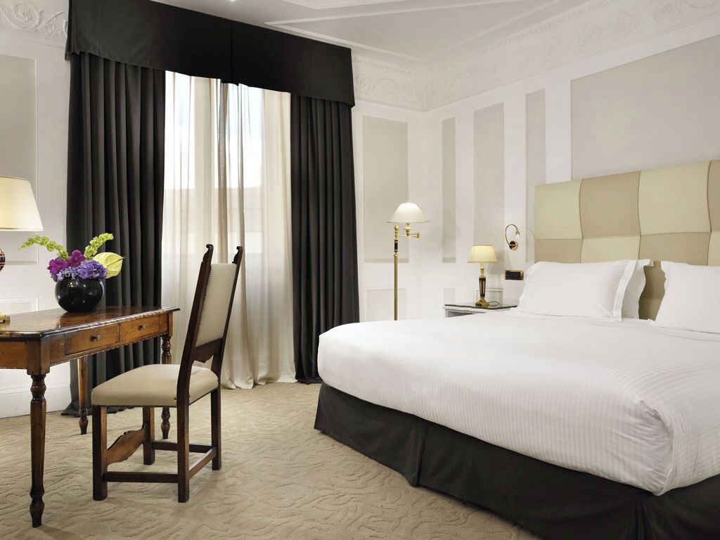 Egyptian cotton sheets, premium bedding, minibar, in-room safe