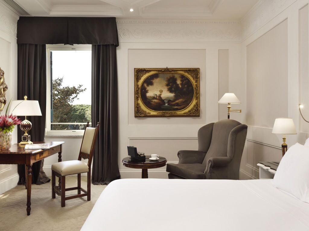 Egyptian cotton sheets, premium bedding, minibar, in-room safe