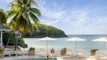 3 piscinas externas, espreguiçadeiras