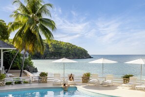 3 piscinas al aire libre, sillones reclinables de piscina