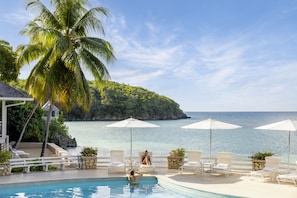 3 piscinas al aire libre, sillones reclinables de piscina