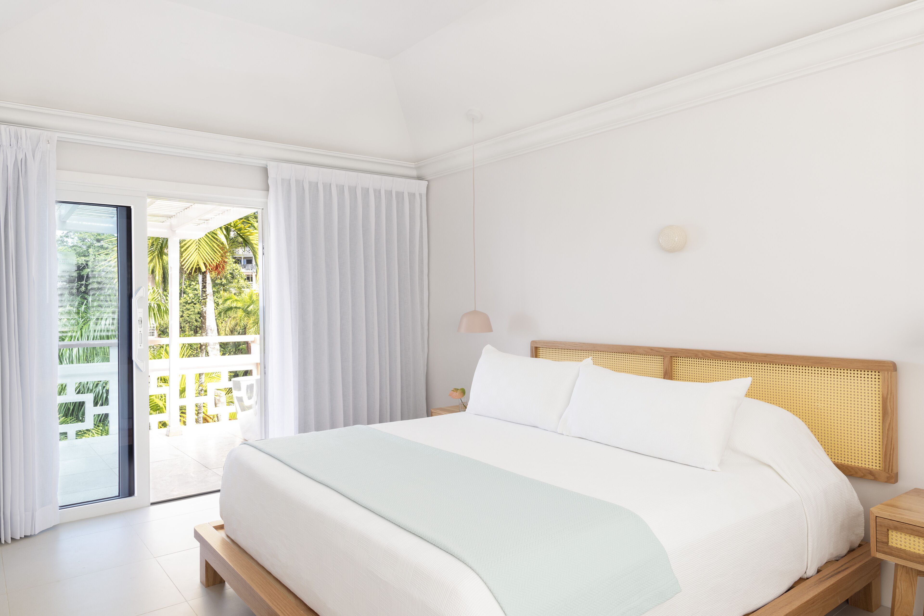Luxe beddengoed, een minibar, een kluis op de kamer