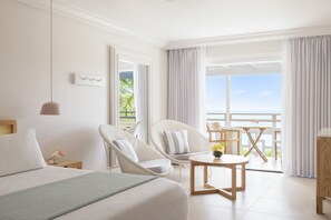 Ocean Suite | Premium bedding, minibar, in-room safe, iron/ironing board