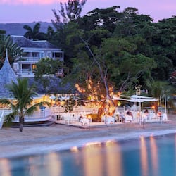 Private beach, white sand, beach towels, scuba diving