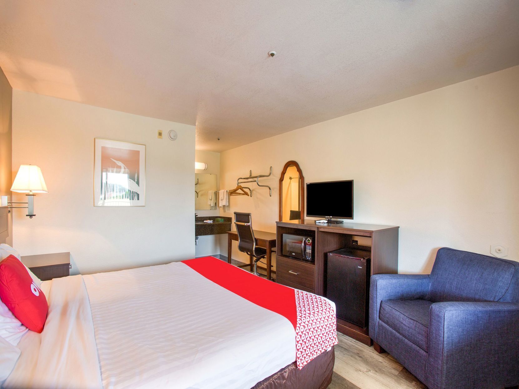 Desk, iron/ironing board, free WiFi, bed sheets
