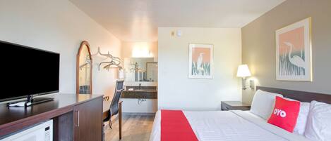 Room, 1 King Bed | Desk, iron/ironing board, free WiFi, bed sheets