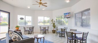 OYO Woodland Hotel and Suites