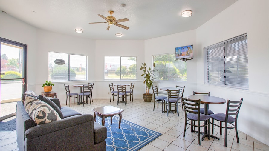 OYO Woodland Hotel and Suites