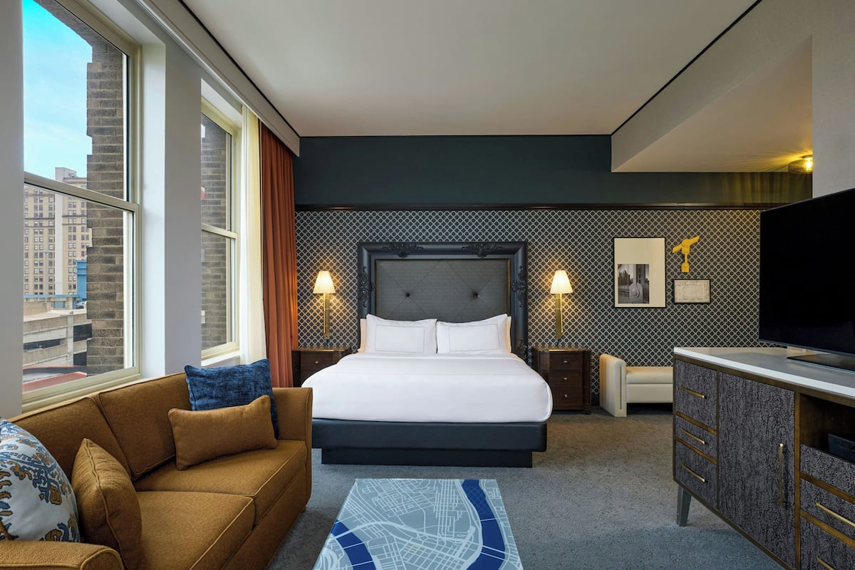 Junior Suite, 1 Bedroom, River View, Corner | Premium bedding, down comforters, pillowtop beds, in-room safe
