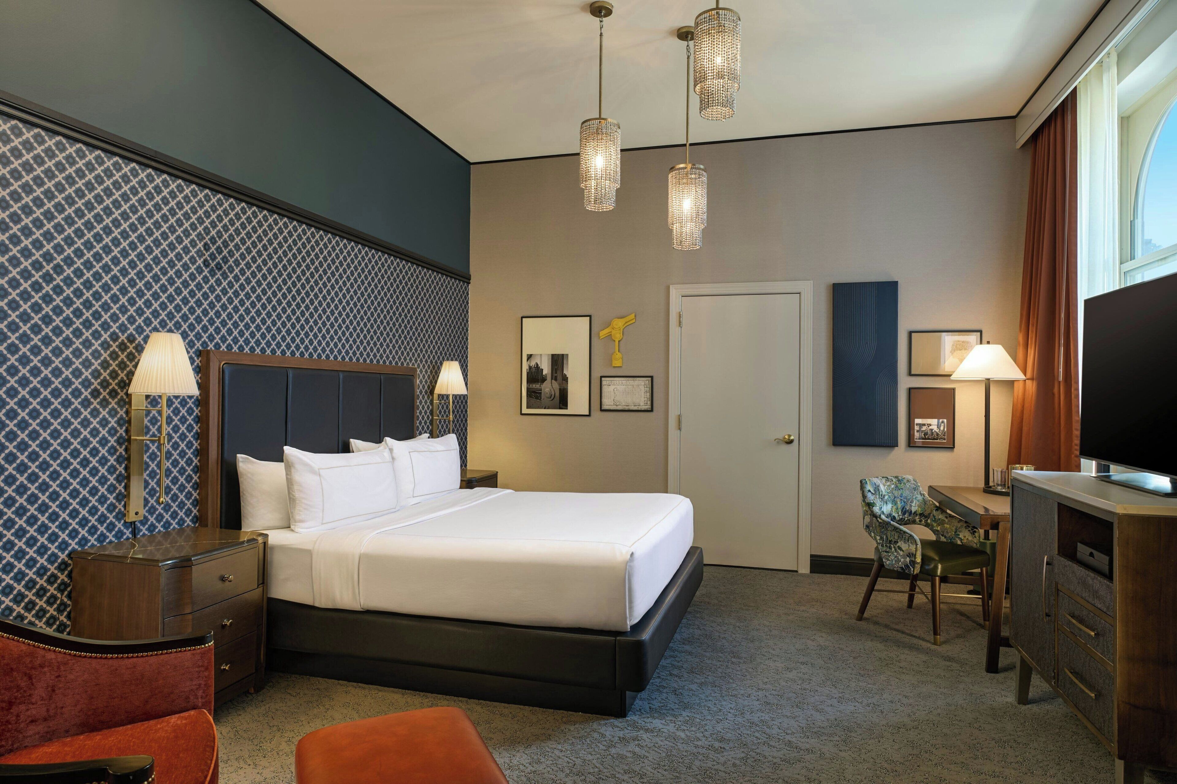 Concierge Lounge Access, Room 1 King Bed | Premium bedding, down comforters, pillowtop beds, in-room safe