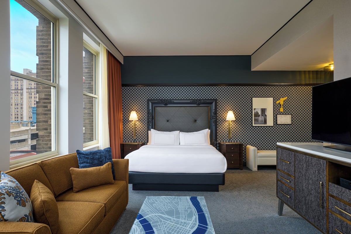 Junior Suite, 1 Bedroom, River View, Corner | Premium bedding, down comforters, pillowtop beds, in-room safe