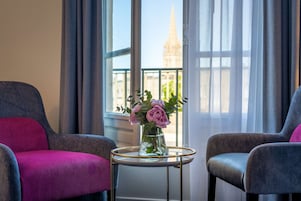 Ropa de cama de alta calidad y minibar