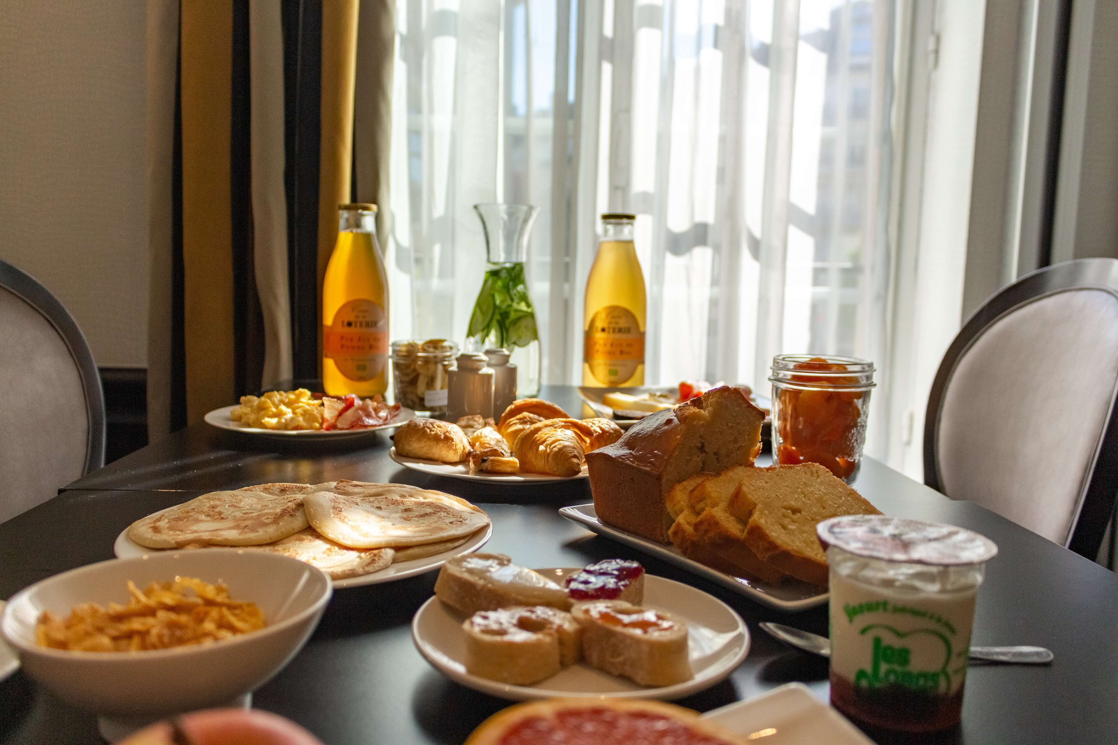 daily buffet breakfast (eur 18 per person)