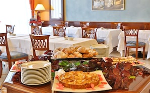 Daily buffet breakfast (EUR 8 per person)