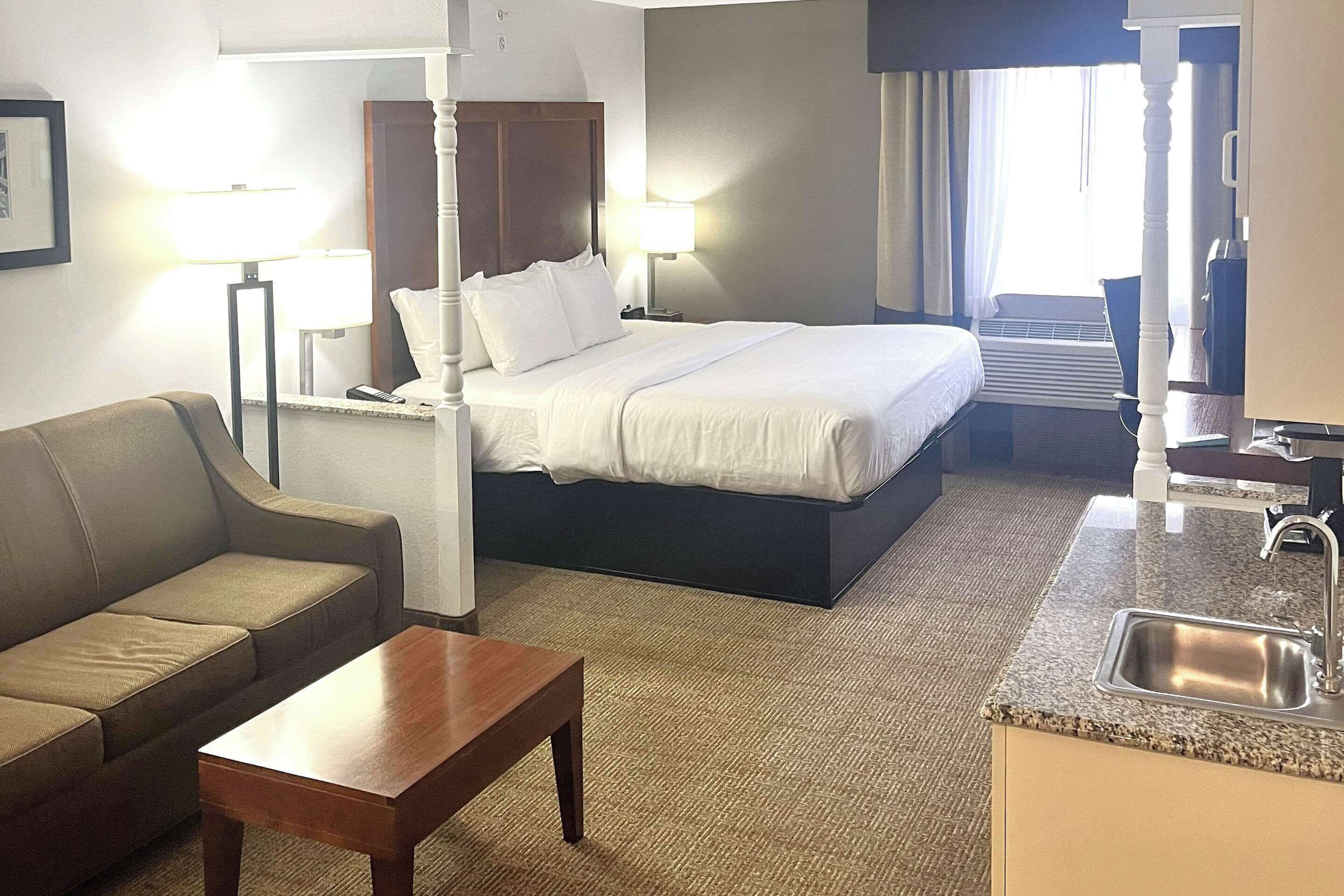 Bureau, espace de travail pour ordinateur portable, rideaux occultants