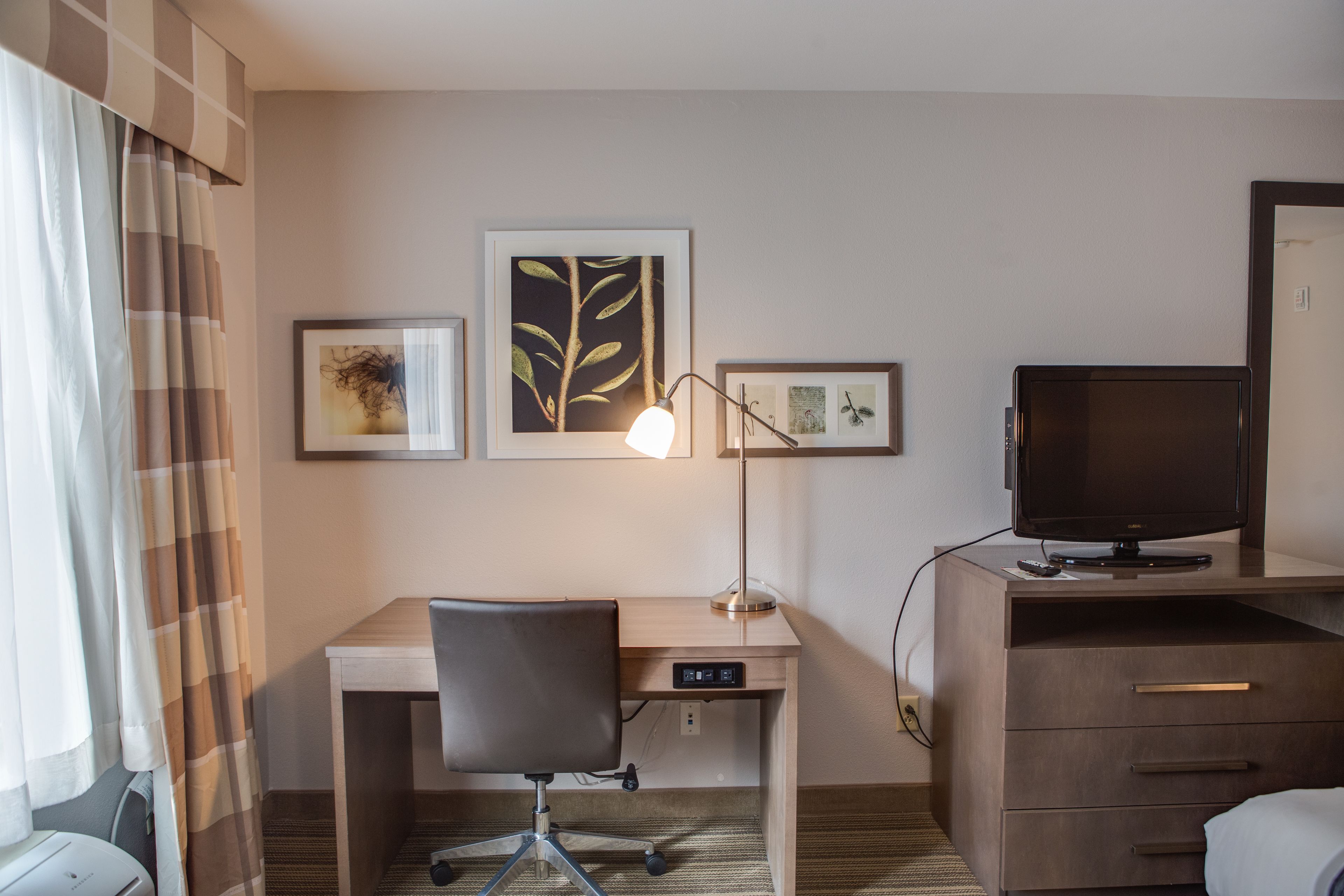 1 bedroom, premium bedding, desk, blackout curtains