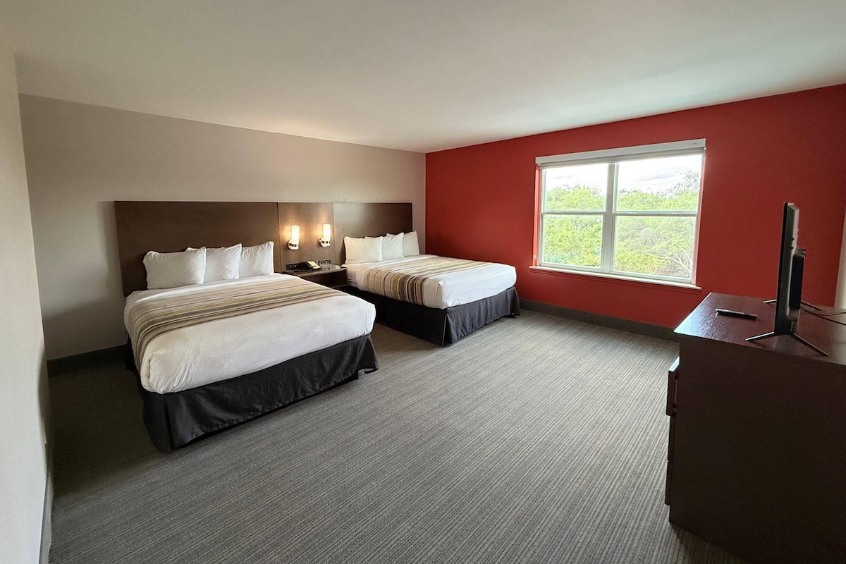 أغطية فراش متميزة ومكتب وستائر تعتيم ومكواة/لوح كي