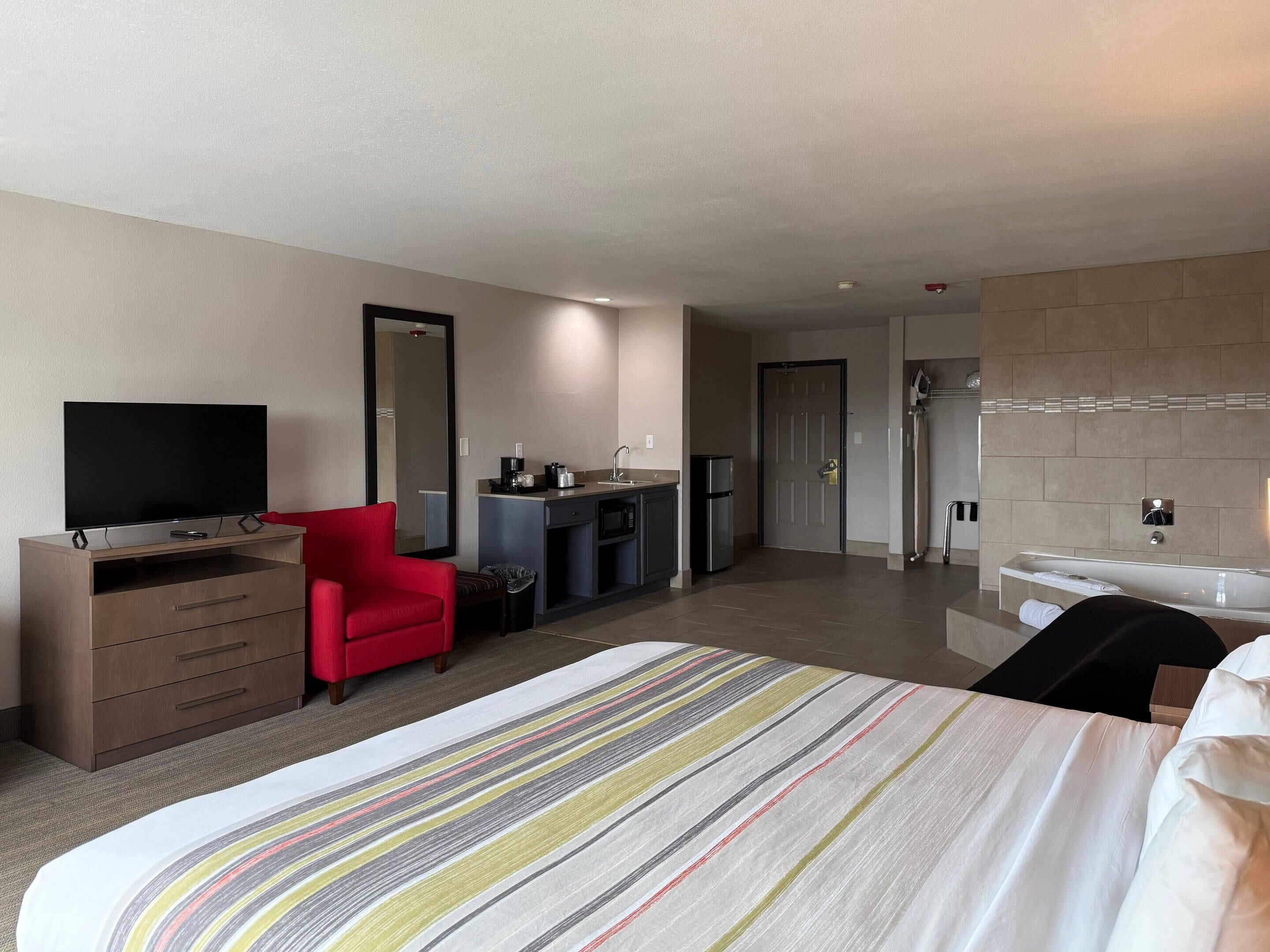 أغطية فراش متميزة ومكتب وستائر تعتيم ومكواة/لوح كي