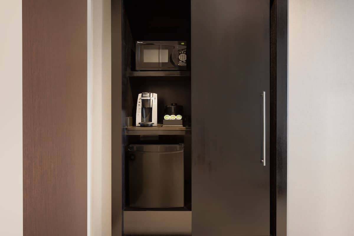 in-room safe, desk, laptop workspace, blackout curtains