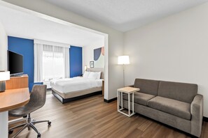 Desk, laptop workspace, iron/ironing board, free WiFi - Spark by Hilton La Grange (La Grange)