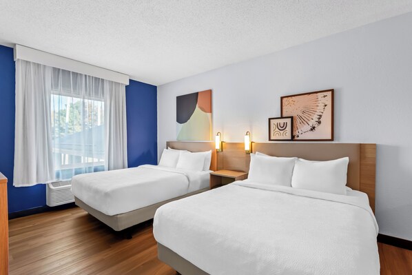 Studio suite, 2 queensize bedden | Een bureau, een laptopwerkplek, een strijkplank/strijkijzer, gratis wifi