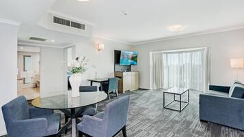 1 bedroom, minibar, in-room safe, desk