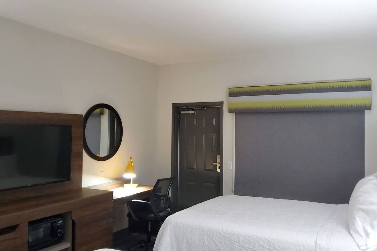 Iron/ironing board, free cribs/infant beds, free rollaway beds