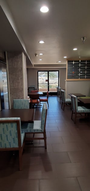 Bao gồm bữa sáng buffet hàng ngày